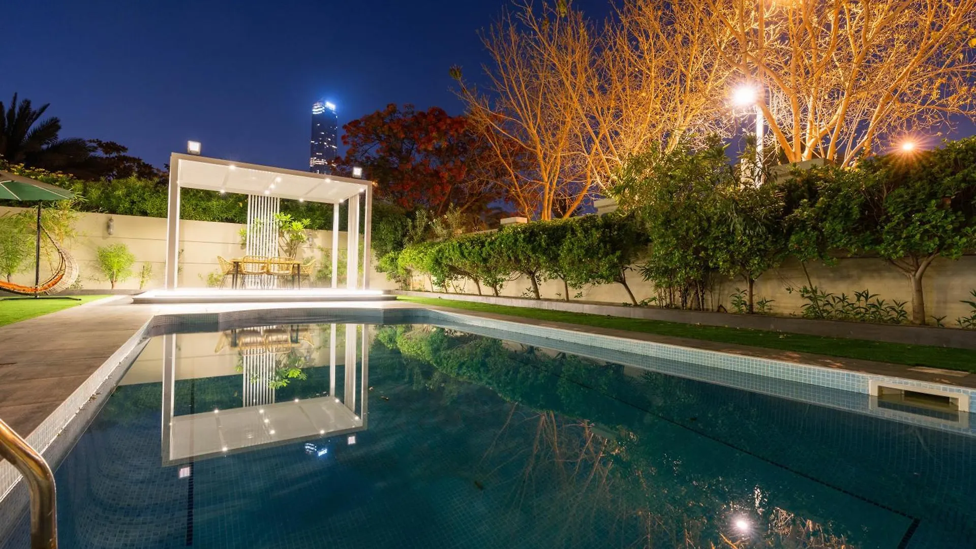 Private Villa In Dubai With Swimming Pool And Huge Garden